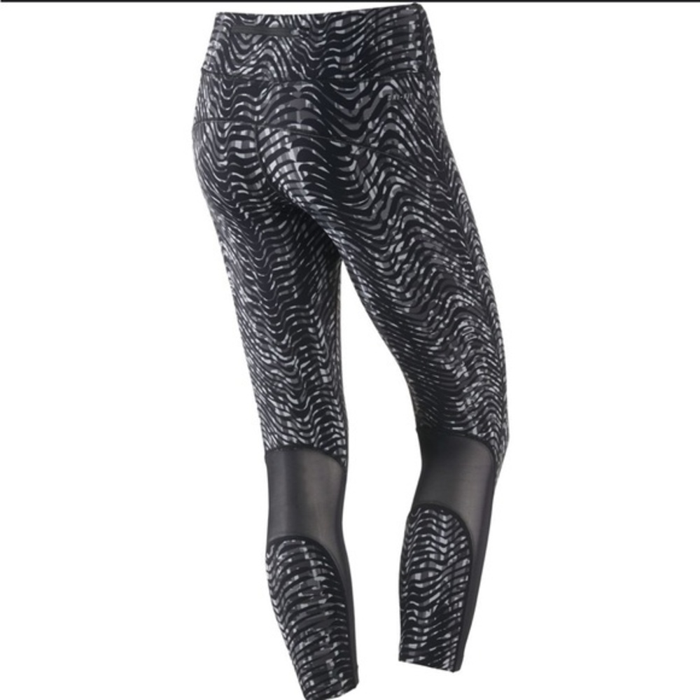 Nike Black and Gray capri Patterned Leggings
